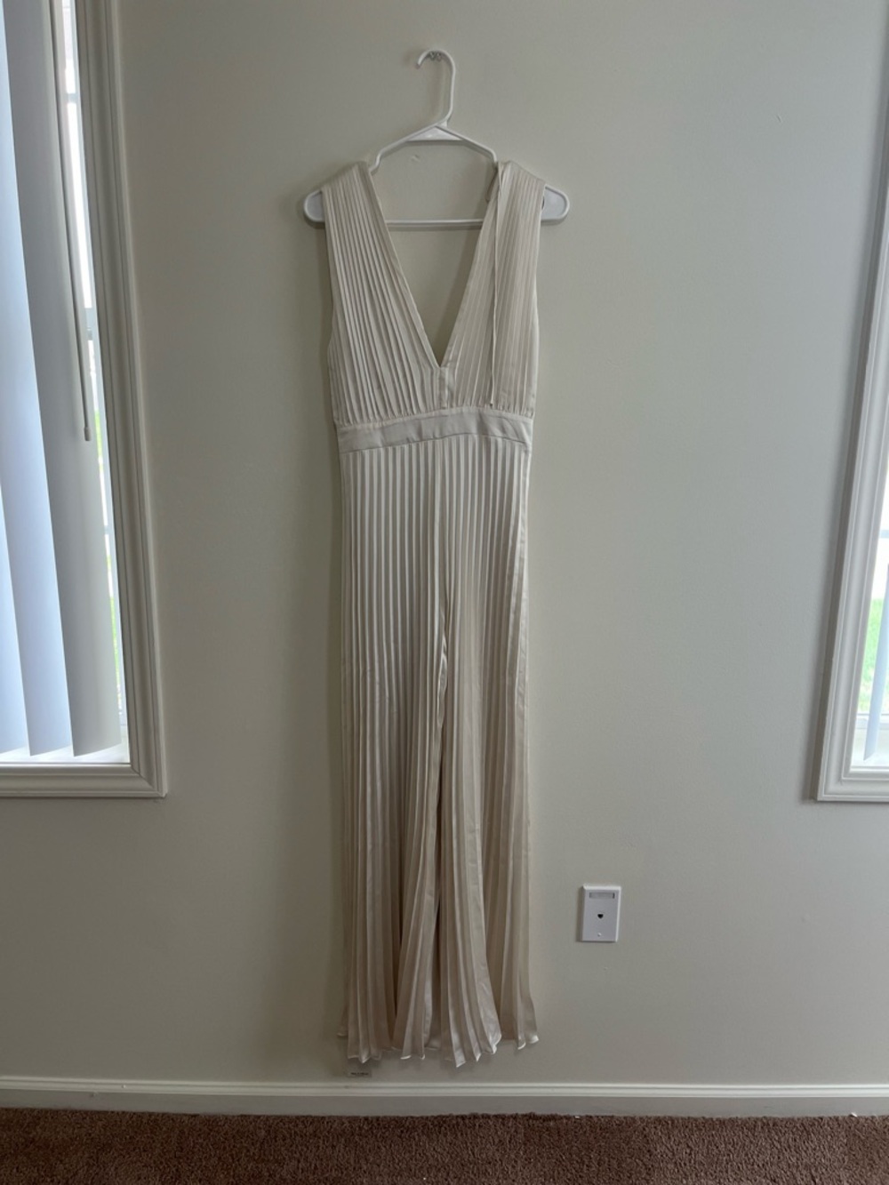 Abercrombie & Fitch Pleated Backless V-Neck Cream Maxi Dress
